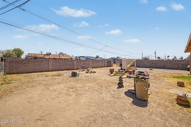 547 E QUAIL Avenue, Apache Junction, AZ 85119