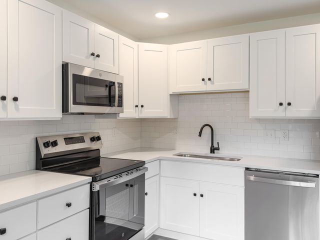 5807 Robinhood Drive, Hanahan, SC 29410