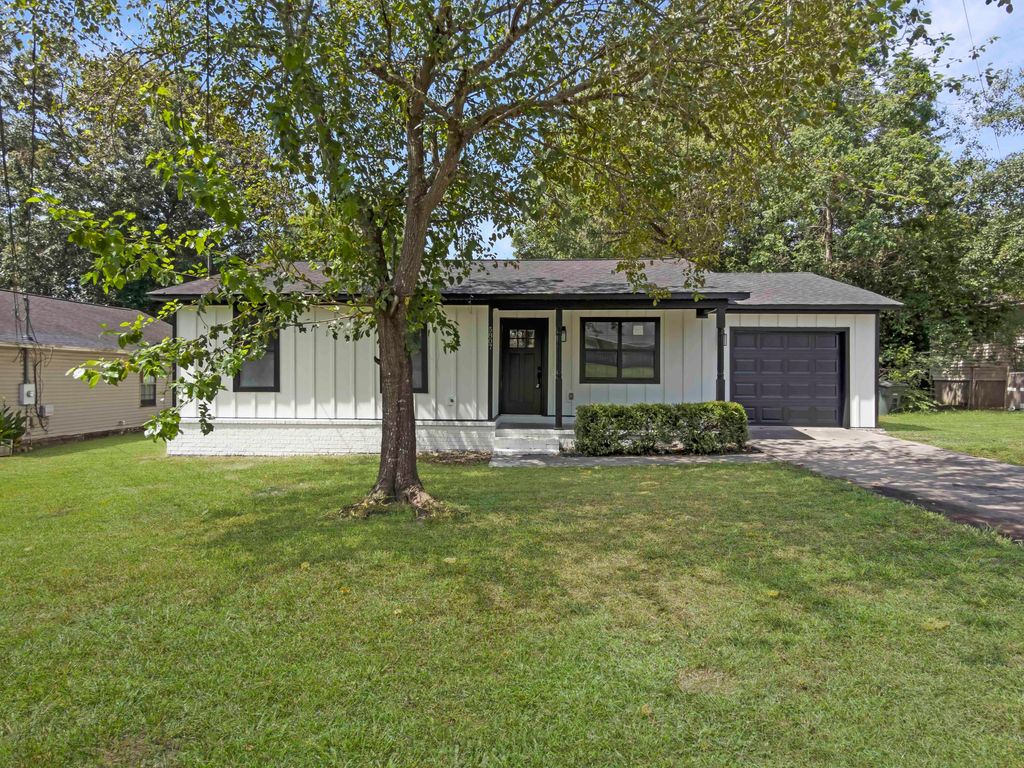 5807 Robinhood Drive, Hanahan, SC 29410