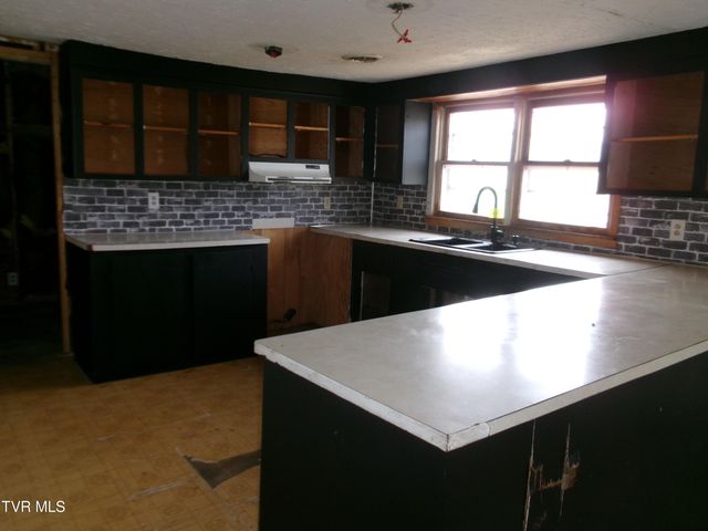 856 Hickory Cove Road, Rogersville, TN 37857