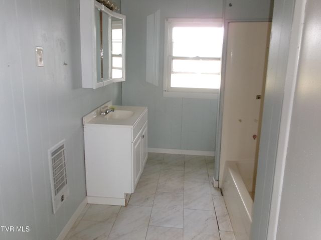 856 Hickory Cove Road, Rogersville, TN 37857