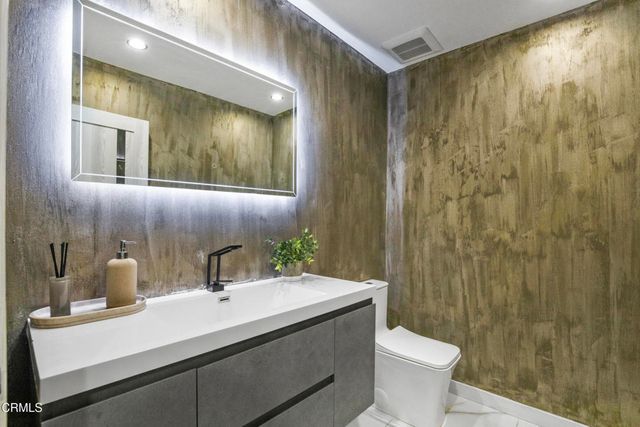 14060 Carlton Lane, Sylmar, CA 91342