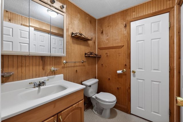 4 Fisher St, Taunton, MA 02780