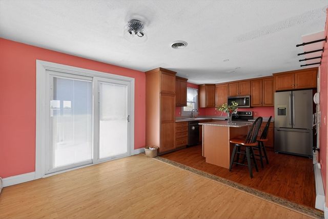 4 Fisher St, Taunton, MA 02780