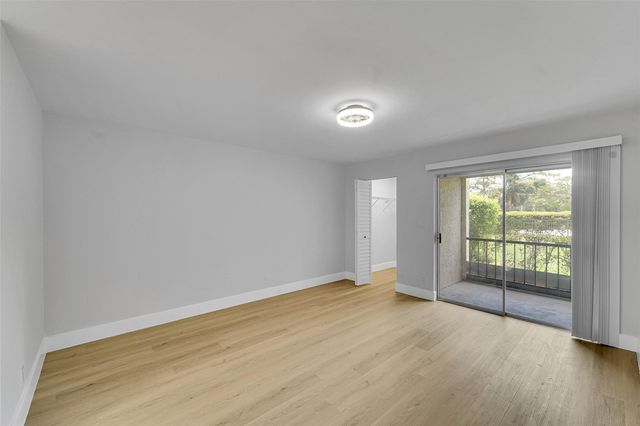 6200 NW 44th St 106, Lauderhill, FL 33319