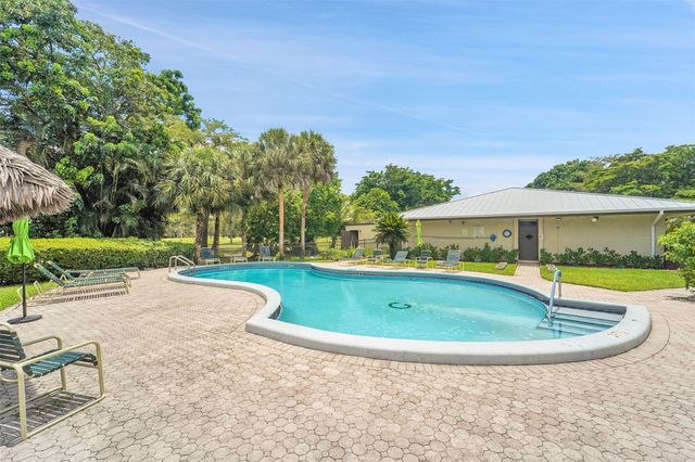 6200 NW 44th St 106, Lauderhill, FL 33319