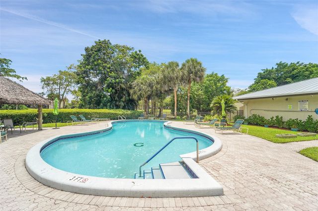 6200 NW 44th St 106, Lauderhill, FL 33319