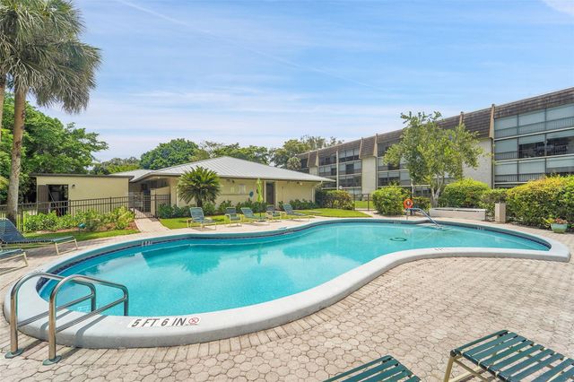 6200 NW 44th St 106, Lauderhill, FL 33319