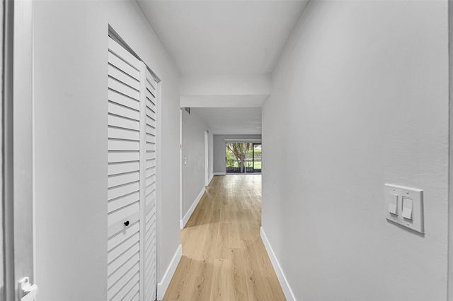 6200 NW 44th St 106, Lauderhill, FL 33319