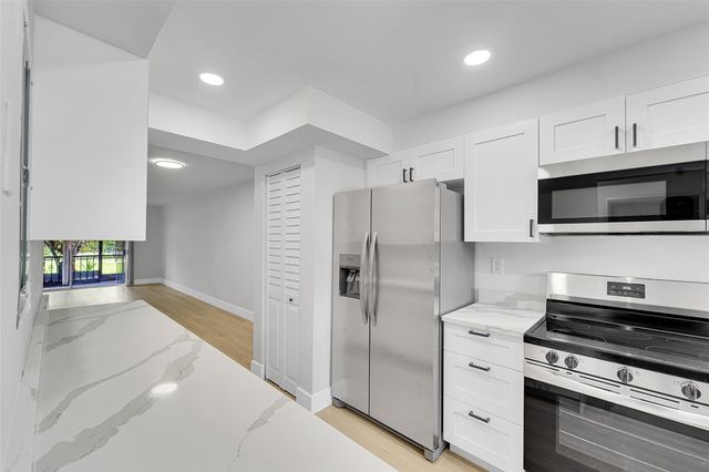 6200 NW 44th St 106, Lauderhill, FL 33319