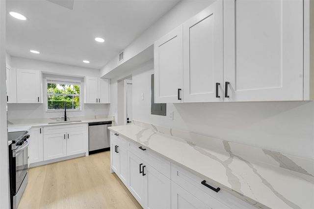 6200 NW 44th St 106, Lauderhill, FL 33319