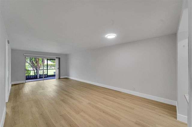 6200 NW 44th St 106, Lauderhill, FL 33319