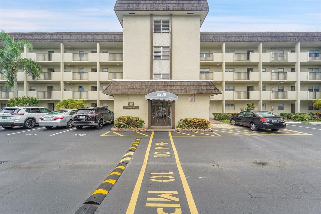 6200 NW 44th St 106, Lauderhill, FL 33319