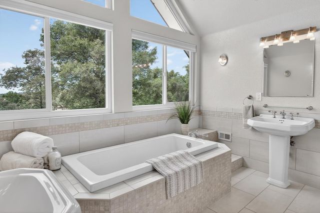 4640 Thunder Ln, Shingle Springs, CA 95682
