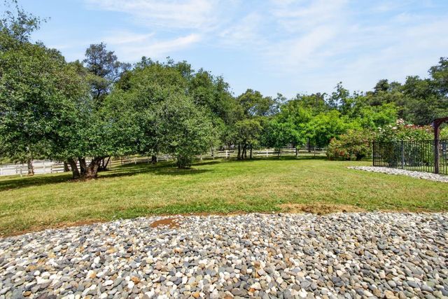 4640 Thunder Ln, Shingle Springs, CA 95682