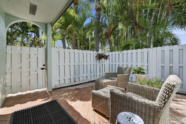 22316 Pineapple Walk Drive, Boca Raton, FL 33433