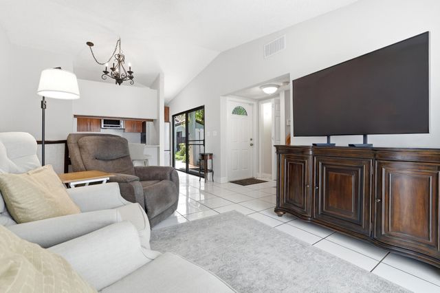 22316 Pineapple Walk Drive, Boca Raton, FL 33433