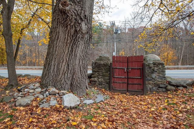 826 Osgood St, North Andover, MA 01845