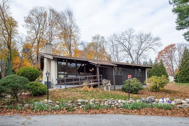 826 Osgood St, North Andover, MA 01845