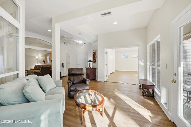 8619 PEBBLE CREEK Lane, Jacksonville, FL 32256