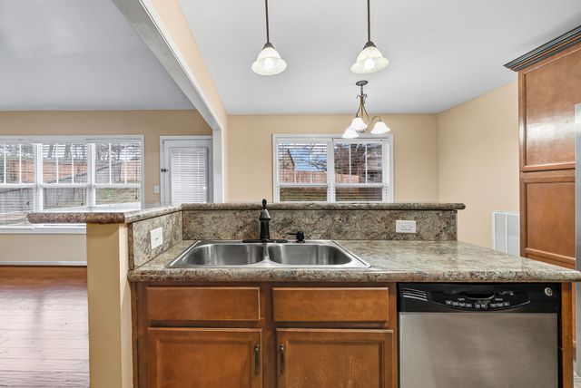 1077 Ishee Drive, Clarksville, TN 37042