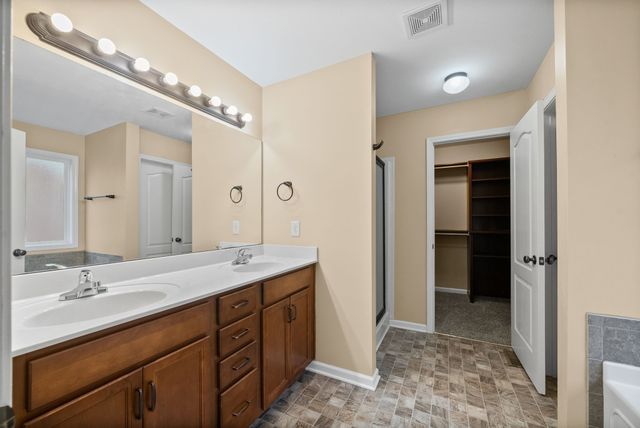 1077 Ishee Drive, Clarksville, TN 37042