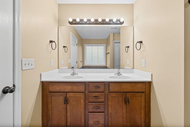 1077 Ishee Drive, Clarksville, TN 37042