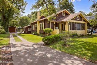 208 Washington Avenue, Ocean Springs, MS 39564