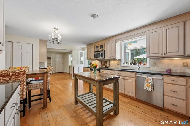 181 Farms Village Road, Simsbury, CT 06092
