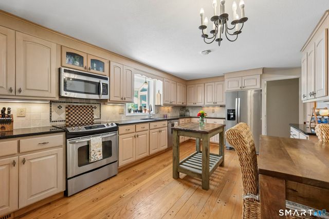 181 Farms Village Road, Simsbury, CT 06092