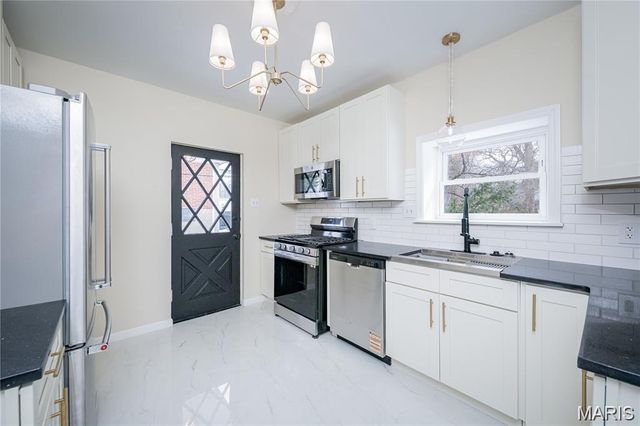 7824 Rosedale Drive, St Louis, MO 63121