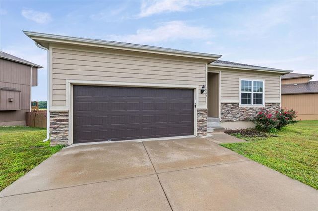 705 NW 111th Terrace, Kansas City, MO 64155