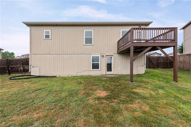 705 NW 111th Terrace, Kansas City, MO 64155
