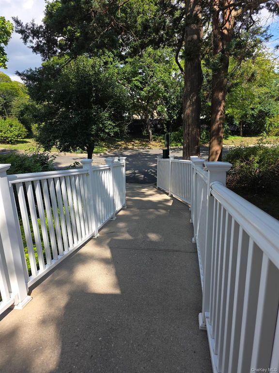 812 Suffolk Avenue, Brentwood, NY 11717 — photo 3