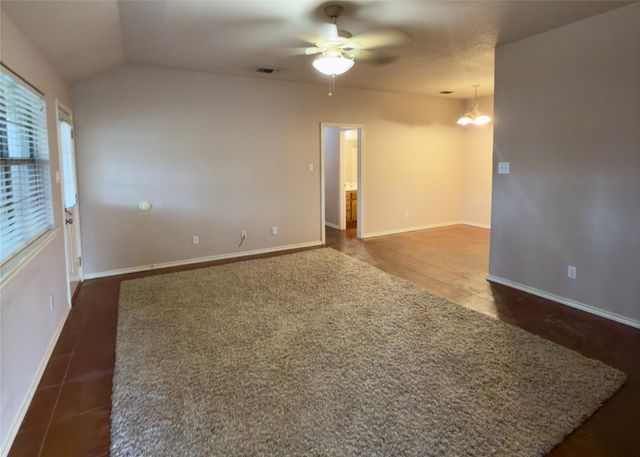 946 E 3rd Street E, Weatherford, TX 76086