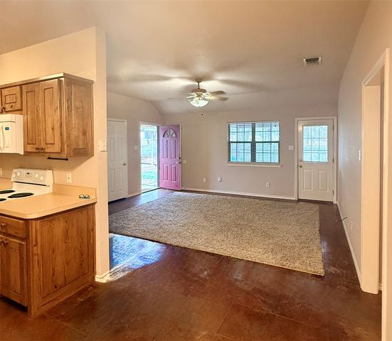 946 E 3rd Street E, Weatherford, TX 76086