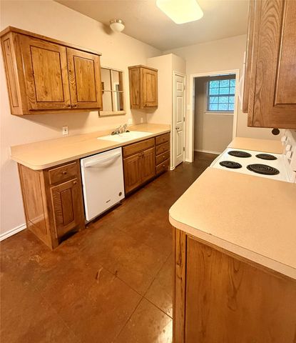 946 E 3rd Street E, Weatherford, TX 76086