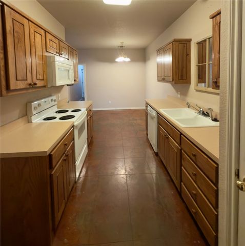 946 E 3rd Street E, Weatherford, TX 76086