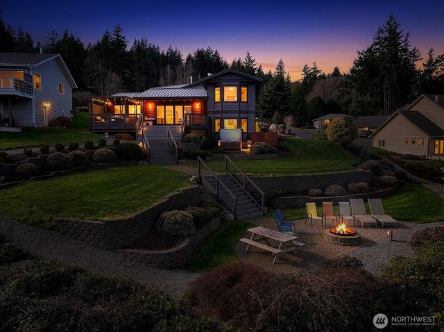 896 Snowshoe Place, Greenbank, WA 98253