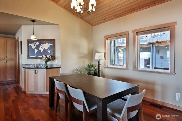 896 Snowshoe Place, Greenbank, WA 98253