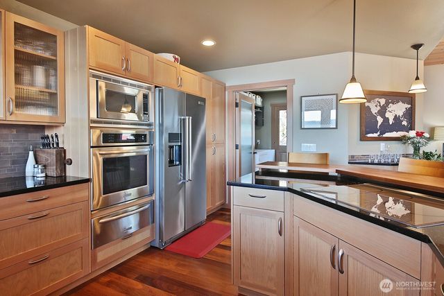 896 Snowshoe Place, Greenbank, WA 98253