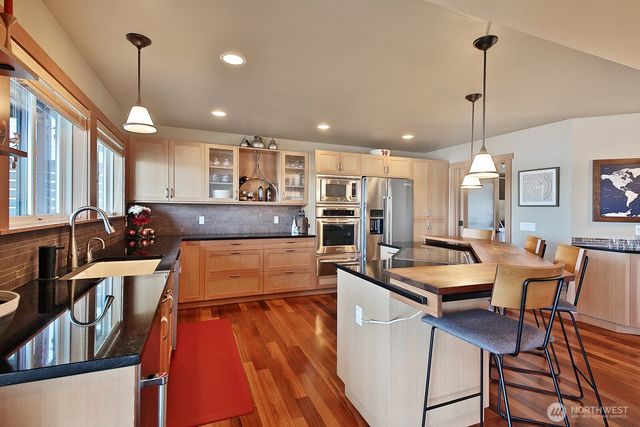 896 Snowshoe Place, Greenbank, WA 98253