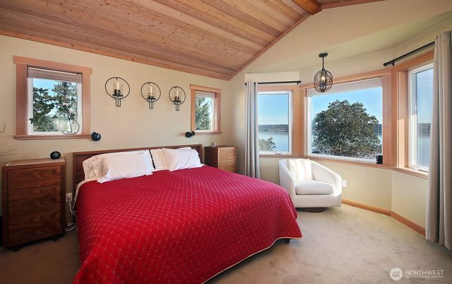 896 Snowshoe Place, Greenbank, WA 98253