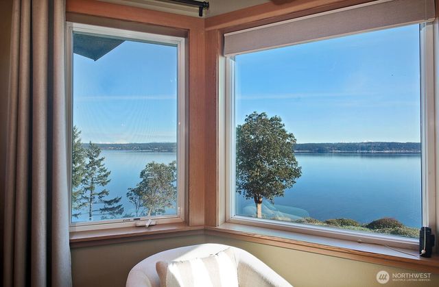 896 Snowshoe Place, Greenbank, WA 98253