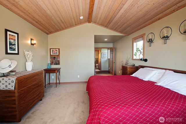 896 Snowshoe Place, Greenbank, WA 98253