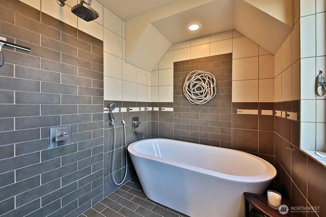 896 Snowshoe Place, Greenbank, WA 98253