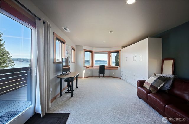 896 Snowshoe Place, Greenbank, WA 98253