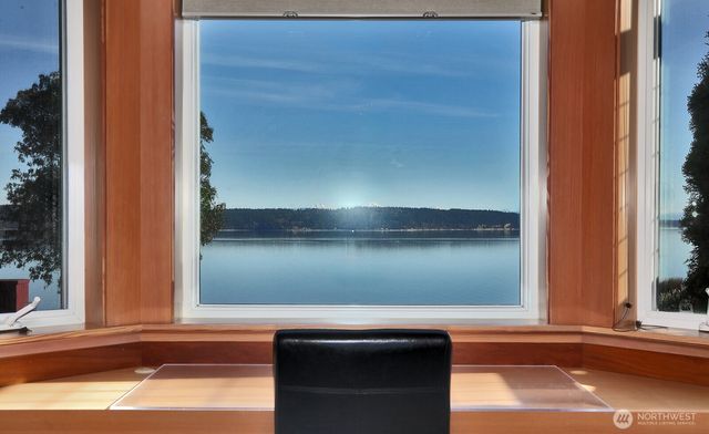 896 Snowshoe Place, Greenbank, WA 98253