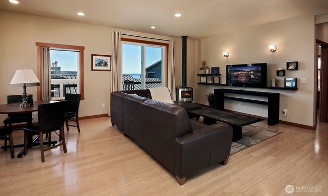 896 Snowshoe Place, Greenbank, WA 98253