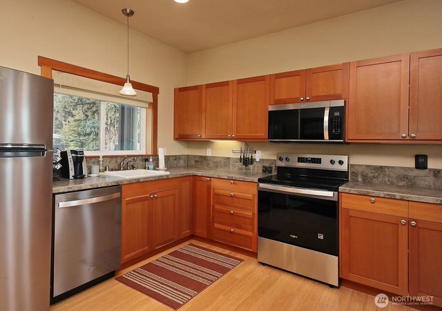 896 Snowshoe Place, Greenbank, WA 98253